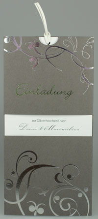 Einladungskarte grau mit silberner Ornamentprägung