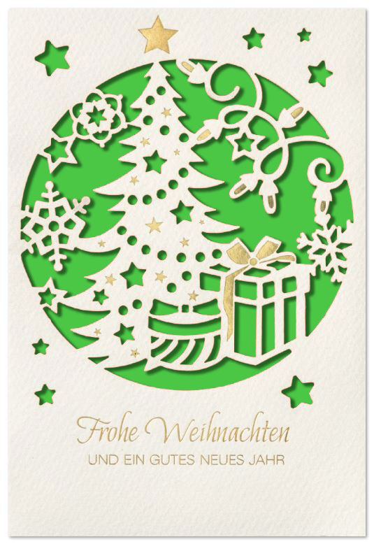 Weiße Weihnachtskarte mit Laserung von Baum, Geschenken und Sternen, Einlegeblatt hellgrün