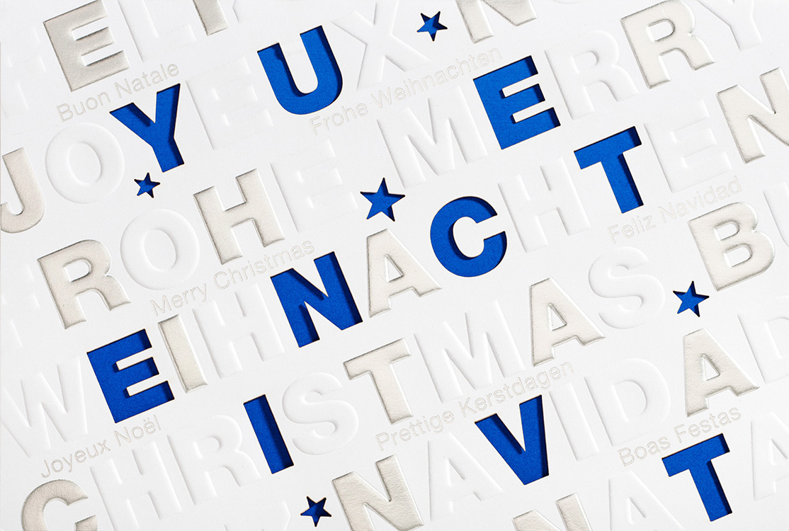 Weihnachtskarte weiß mit Relieftext Frohe Weihnachten blau
