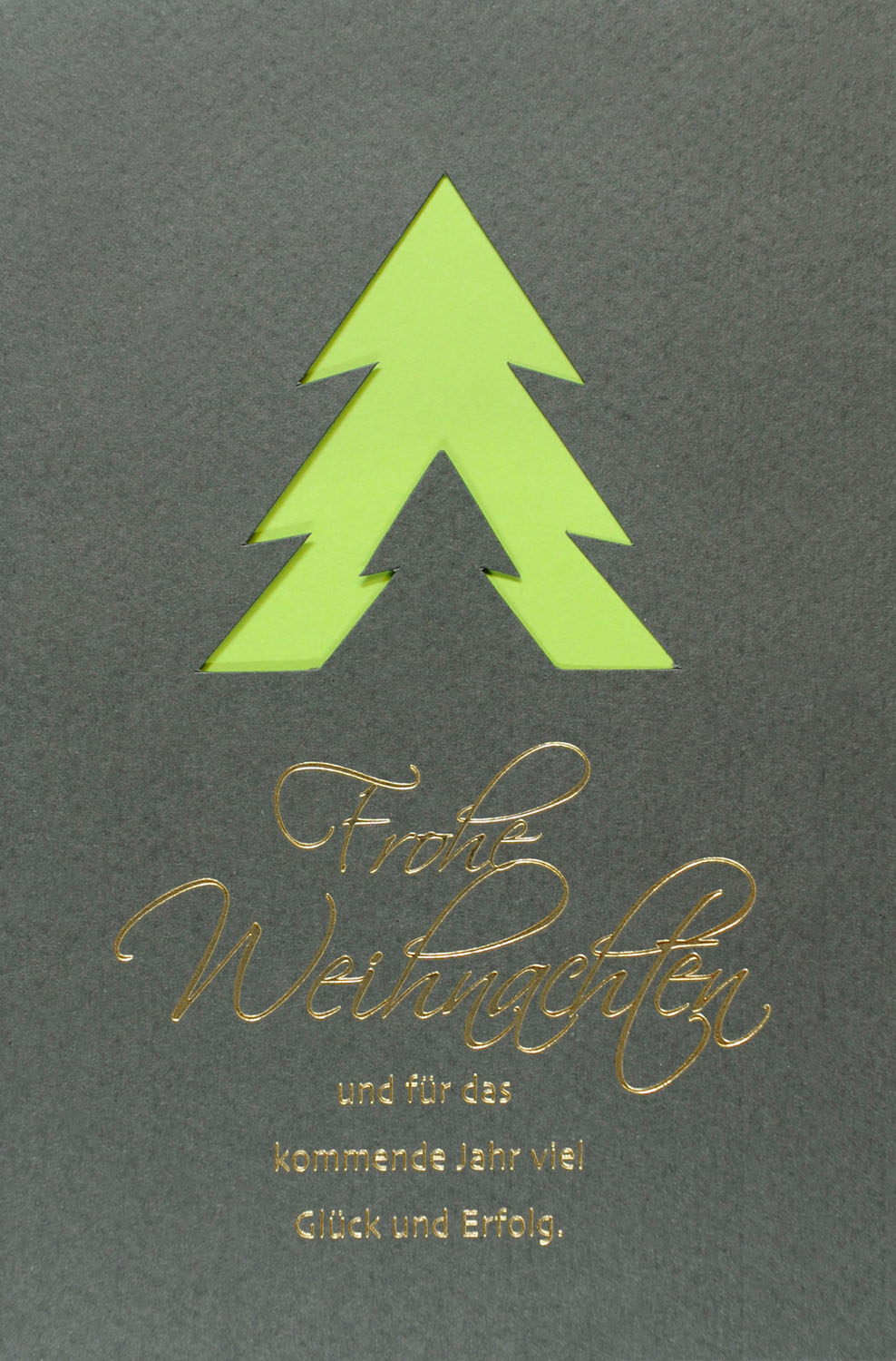 Weihnachtskarte dunkelgrün mit gestanztem Weihnachtsbaum und Goldfolienprägung