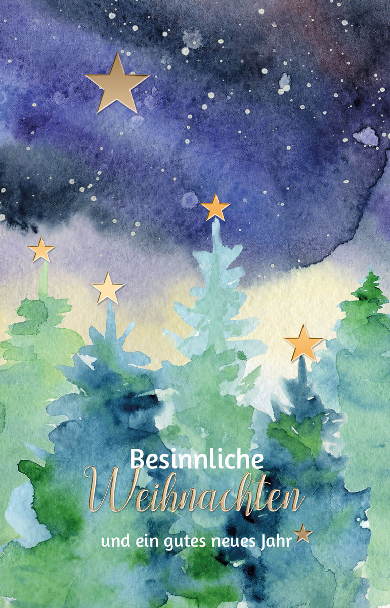 Farbenfrohe Weihnachtskarte im Aquarelldruck mit einem Wald bei sternenklarer Nacht