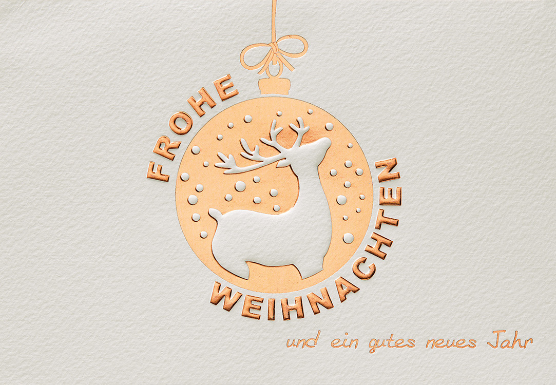 Weihnachtskarte creme & kupfer mit Weihnachtskugel und Rentier