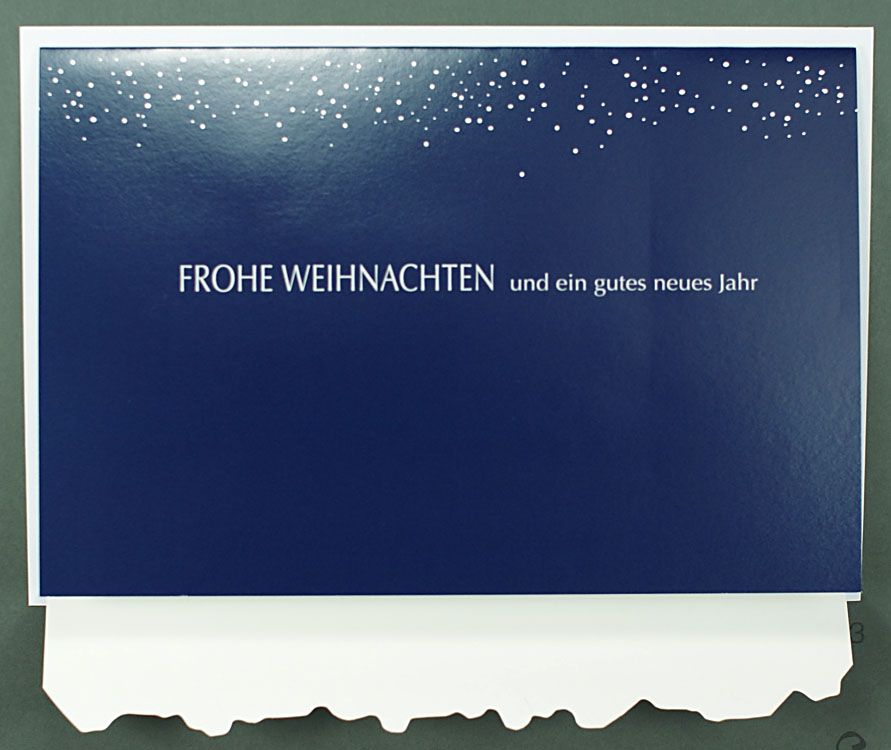 Weihnachtskarte blau mit konturgestanzter Dorfsilhouette