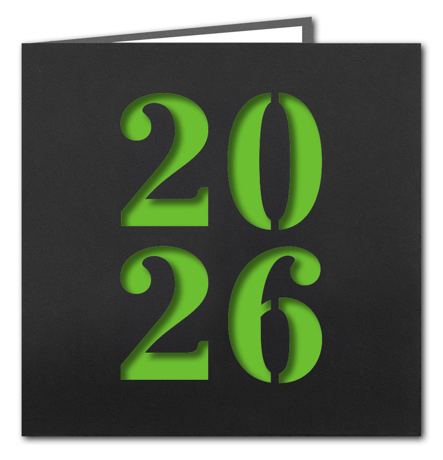 Schwarze Neujahrskarte mit Laserstanzung Jahreszahl 2026 und grünem Einlegeblatt