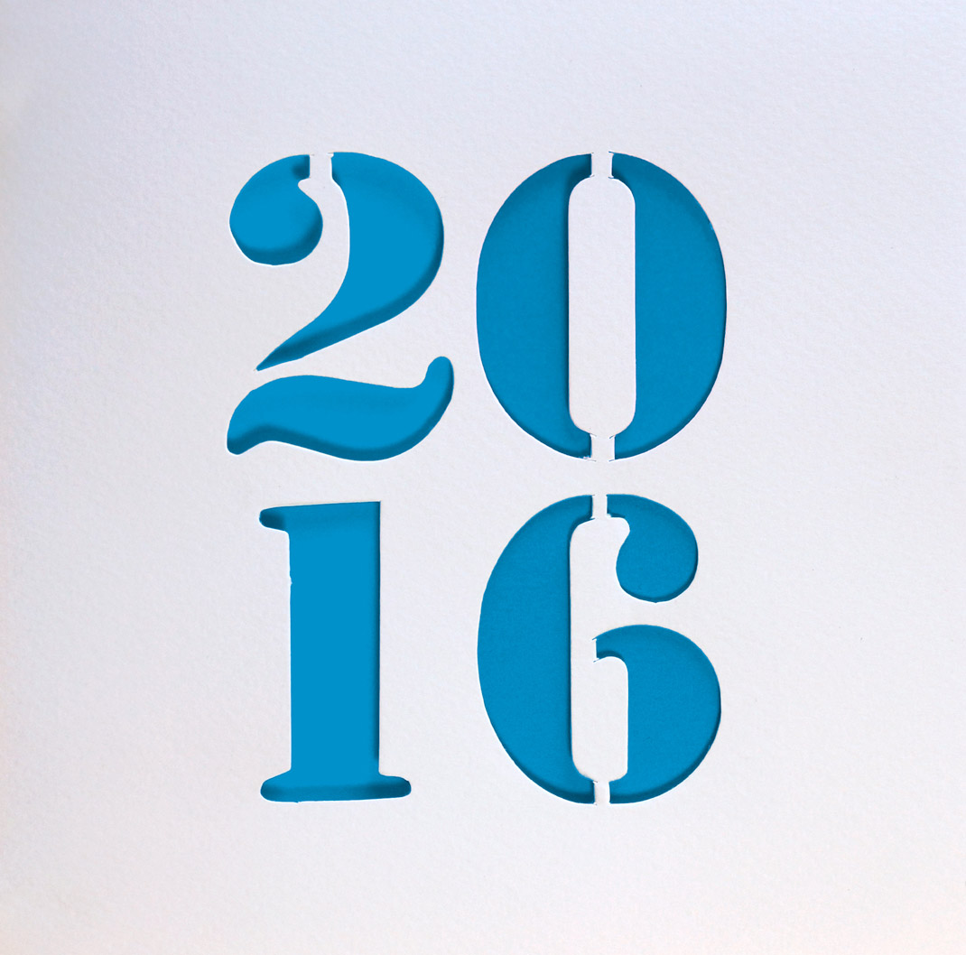 Neujahrskarte weiß mit blauer Jahreszahl 2016 Stanzung