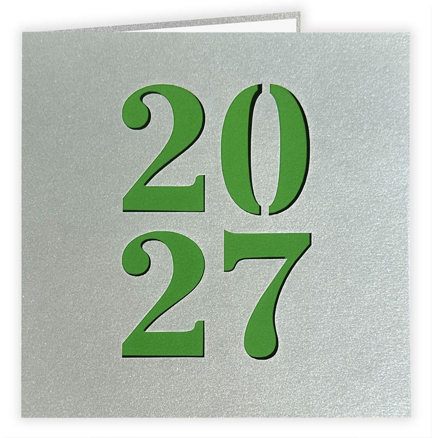 Silberne Neujahrskarte aus "Glamour" Metallic-Karton mit Laserstanzung 2027 und gruenem Einlegeblatt