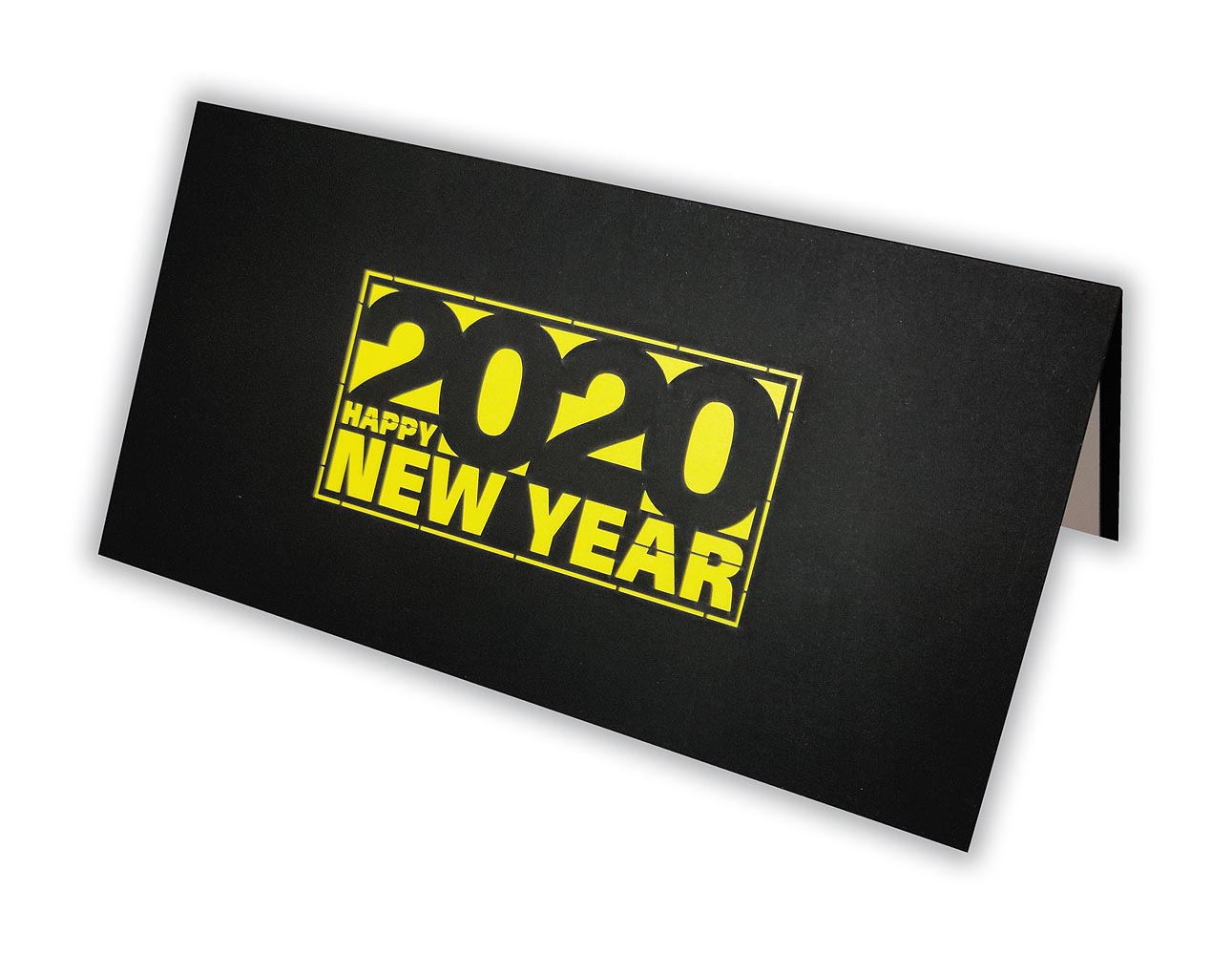 Mattschwarze Neujahrskarte Happy New Year mit Laserstanzung 2020 und gelbem Einlegeblatt