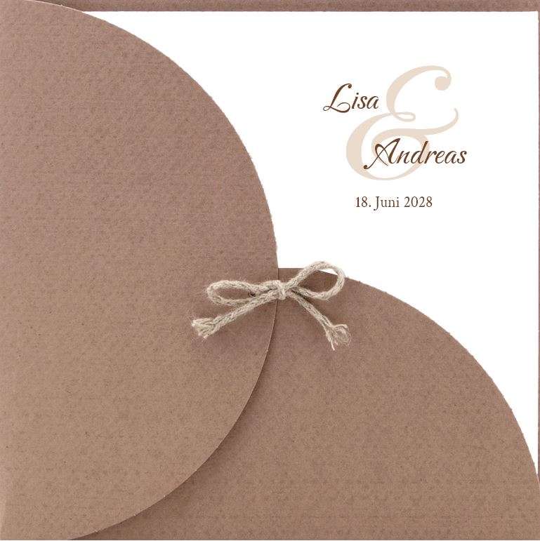Natürliche Einladungskarte zur Hochzeit in braun mit Naturkordel und cremeweißen Falteinlegeblatt