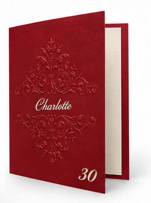 Bordeauxrote Einladungskarte zum 30. Geburtstag im eleganten Design mit geprägtem Ornament und individueller Laserstanzung