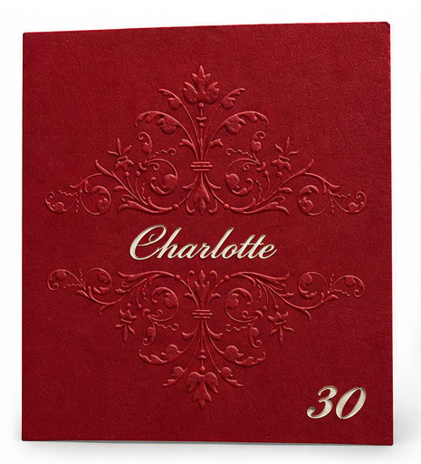 Bordeauxrote Einladungskarte zum 30. Geburtstag im eleganten Design mit geprägtem Ornament und individueller Laserstanzung