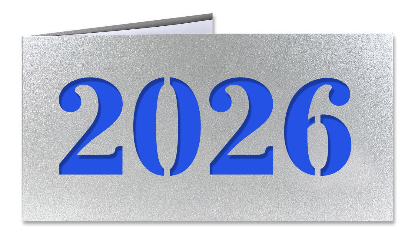 Silberne Neujahrskarte aus "Glamour" Metallic-Karton mit Laserstanzung 2026 und blauem Einlegeblatt