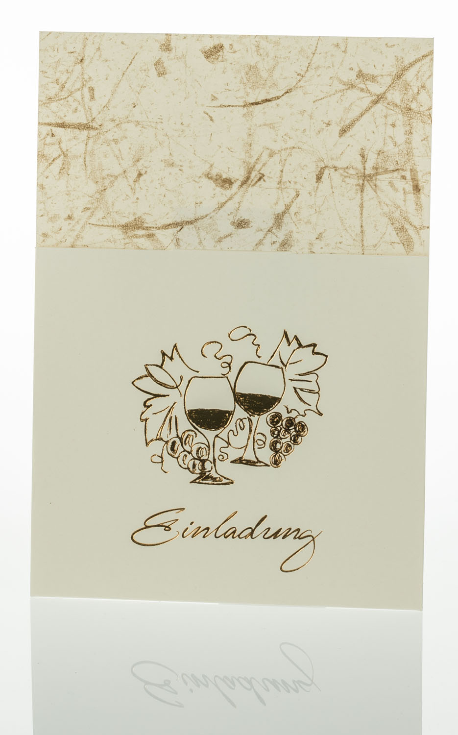 Einladungskarte creme mit Gläsern und Weintrauben und goldenem Schriftzug Einladung