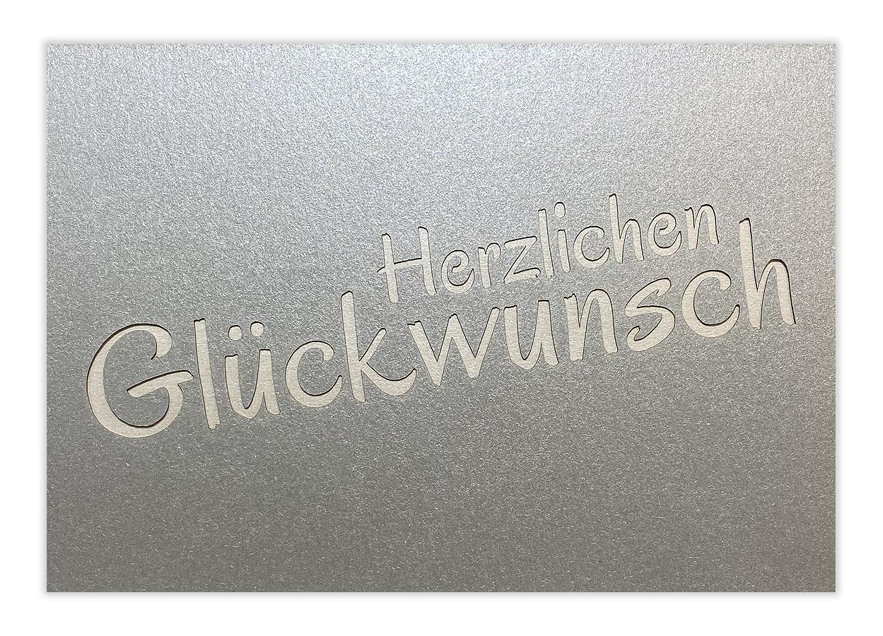 Silberne Glückwunschkarte mit Ausstanzung "Herzlichen Glückwunsch" und Einlegeblatt 