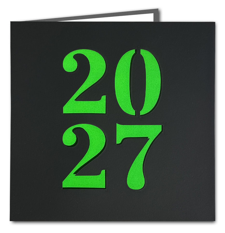 Mattschwarze Neujahrskarte mit Laserstanzung 2027 und grünem Einlegeblatt