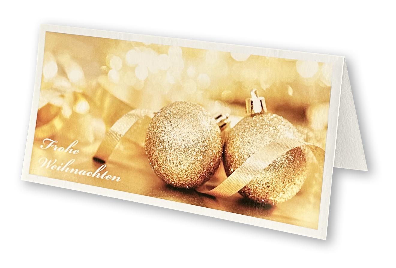 Weihnachtskarte im DIN lang Format mit Christbaumkugeln, goldenem Band und "Frohe Weihnachten".