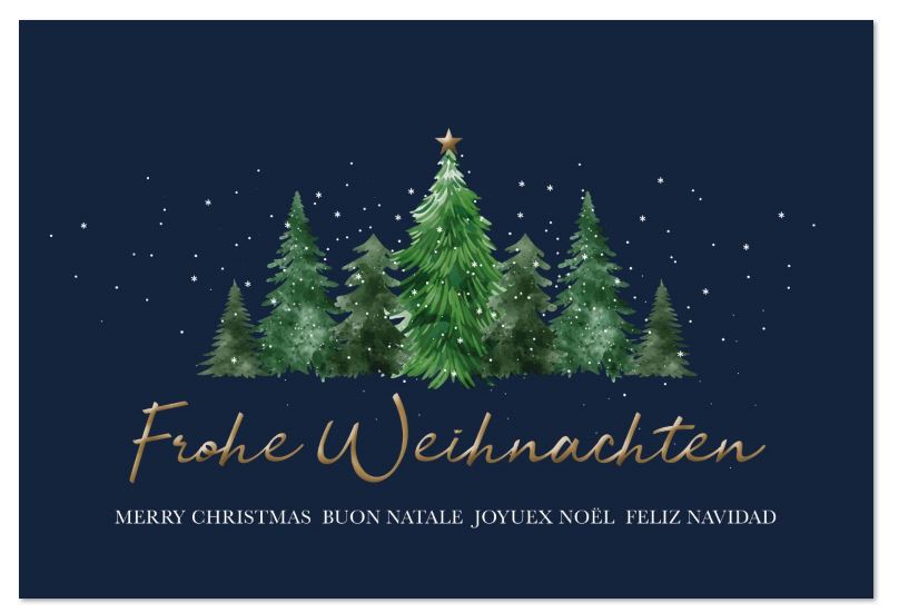 Stimmungsvolle Weihnachtskarte in blau mit Tannenwald und "Frohe Weihnachten" in mehreren Sprachen