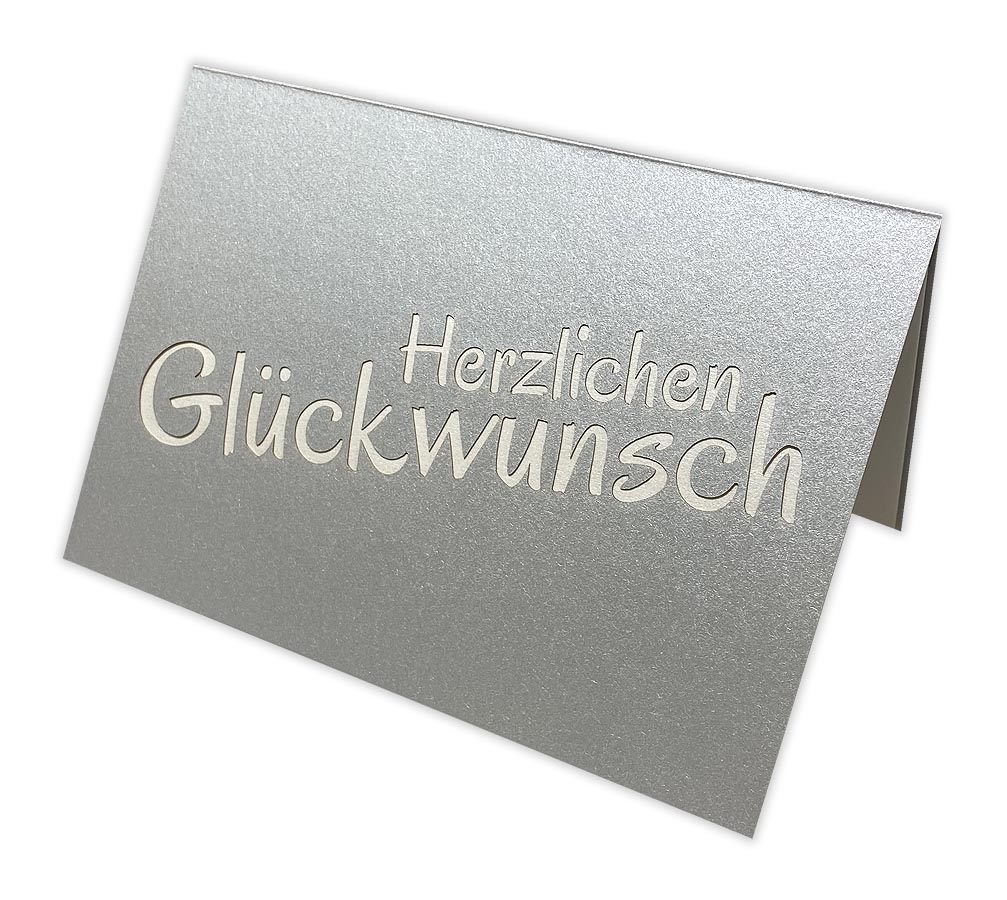 Silberne Glückwunschkarte mit Ausstanzung "Herzlichen Glückwunsch" und Einlegeblatt 