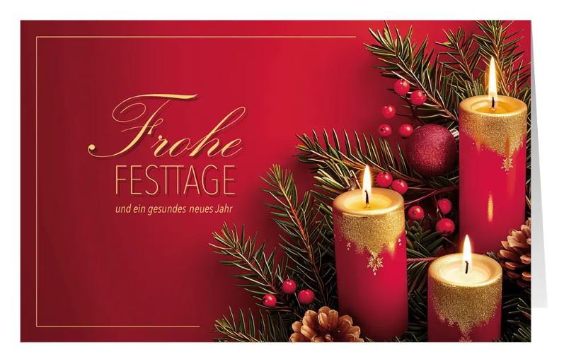 Traditionelle Weihnachtskarte "Festlicher Kerzenschein" in rot mit Weihnachtsgruß und drei brennenden Kerzen vor Tannenzweigen