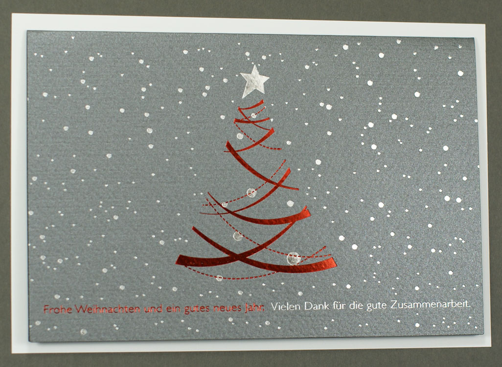 Weihnachtskarte silbergrau mit Schneeflocken und Weihnachtsbaum