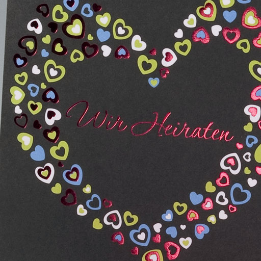 Hochzeitskarte mit Herz aus kleinen Herzen schwarz roter Schriftzug Wir Heiraten