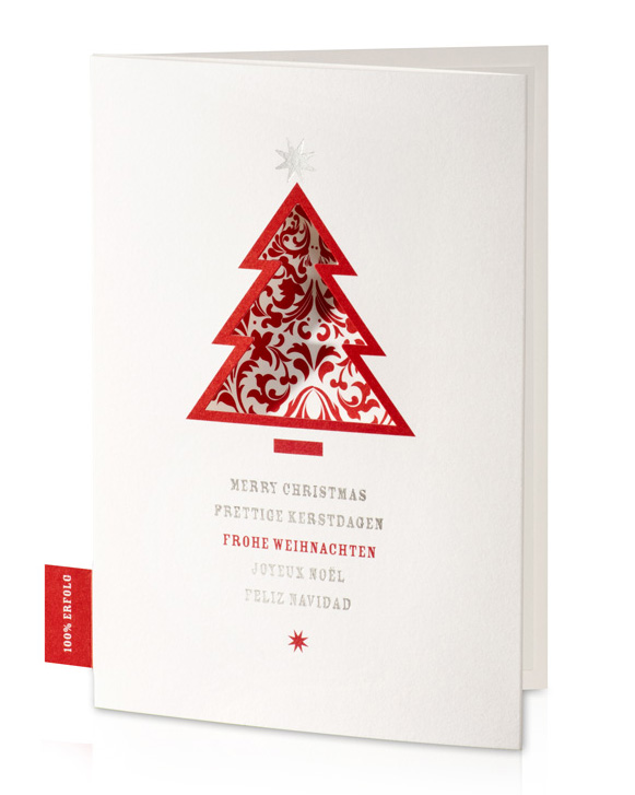 Weihnachtskarte mit rotem Weihnachtsbaum mit Ornament
