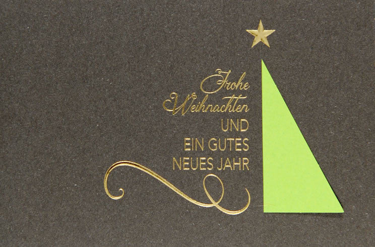 Dunkelbraune Weihnachtskarte mit Grußtext für Weihnachten und Neujahr mit grünem Falteinleger