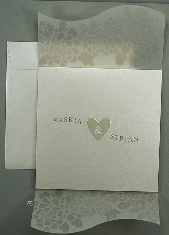 Hochzeitskarte mit Transparentpapier und perlmutt Folienprägung