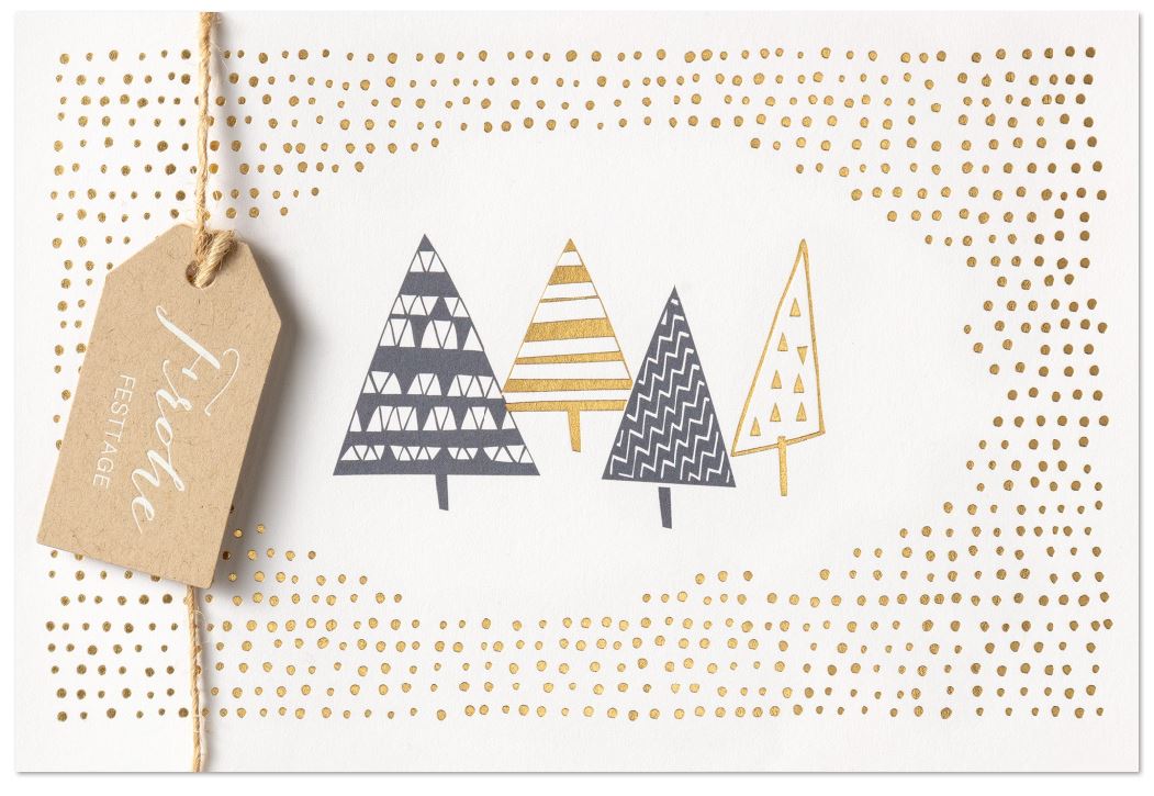 Weiße Weihnachtskarte mit Naturkordel, Anhänger und Folienprägung in Weiß und Gold, inkl. Einlegeblatt
