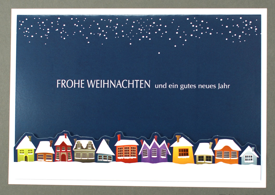 Weihnachtskarte blau mit konturgestanzter Dorfsilhouette