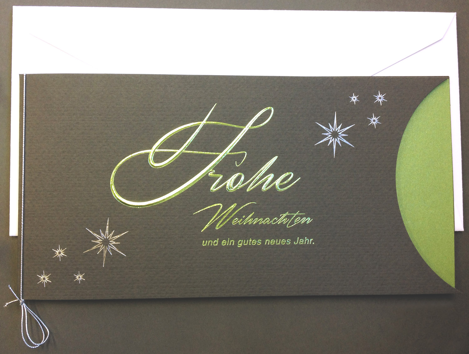 Weihnachtskarte dunkelgrau mit grün Frohe Weihnachten und ein gutes neues Jahr