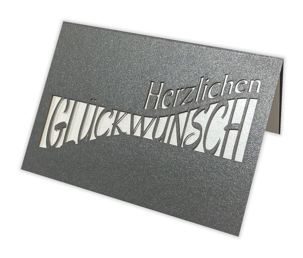 Anthrazitgraue Glückwunschkarte mit Ausstanzung "Herzlichen Glückwunsch" und Falteinleger
