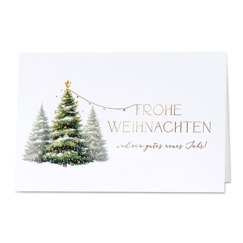 Weiße Spendenweihnachtskarte mit verschneiten Tannen und Sternengirlande zugunsten Aktion Deutschland Hilft