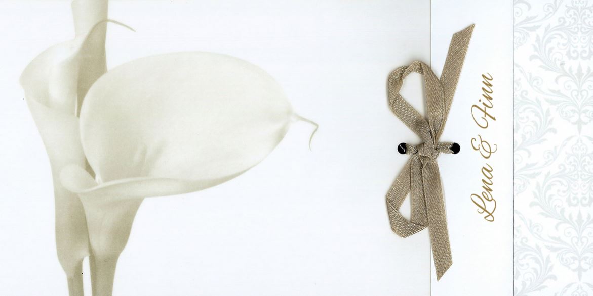 Elegante Hochzeitseinladung "Calla-Dream" mit milchweißem Transparent, edlem Band und Ornamendruck