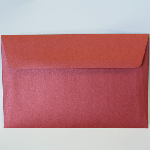 Metallic-Briefumschlag 19,1x12,4 cm rubinrot exe9821
