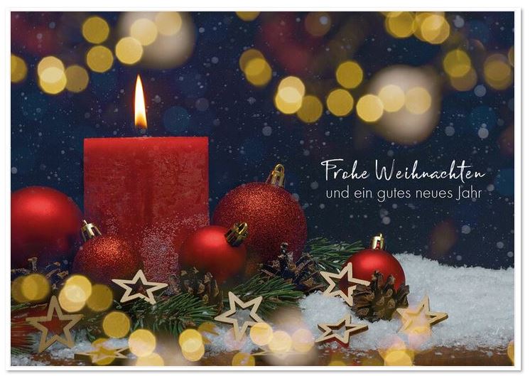 Klassische Weihnachtskarte mit roten Kugeln und brennender Kerze im Lichterglanz | Ohne Gestaltung bestellen