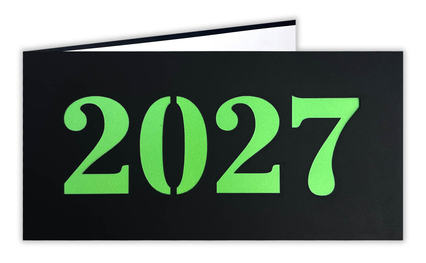 Mattschwarze Neujahrskarte mit Laserstanzung 2027 und grünem Einlegeblatt