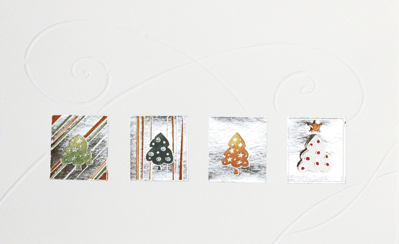 Weihnachtskarte creme mit vier Weihnachtsbaummotiven silber