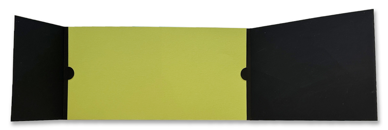 Exklusive Hochzeitskarte "Ja - Wir heiraten" in mattschwarz mit Silberprägung und Einleger in hellgrün