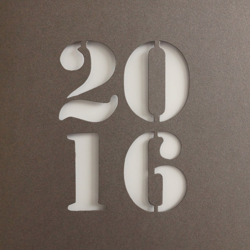 Neujahrskarte anthrazit mit Jahreszahl 2016 und weißem Einleger