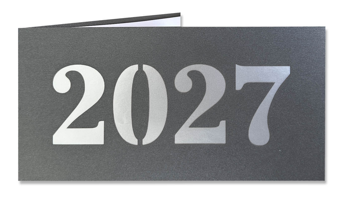 Graue Metallic-Neujahrskarte mit Laserstanzung 2027 und silbernem Einlegeblatt