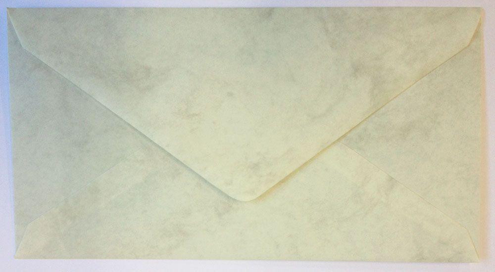 Briefumschlag 18,5x10 cm marmor altweiß/creme mit Nassklebung
