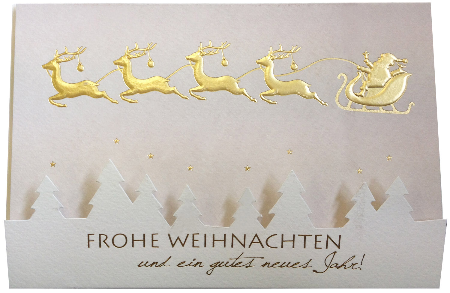 Weihnachtskarte mit goldenem Rentierschlitten und Weihnachtsmann Konturstanzung Weihnachtsbäume