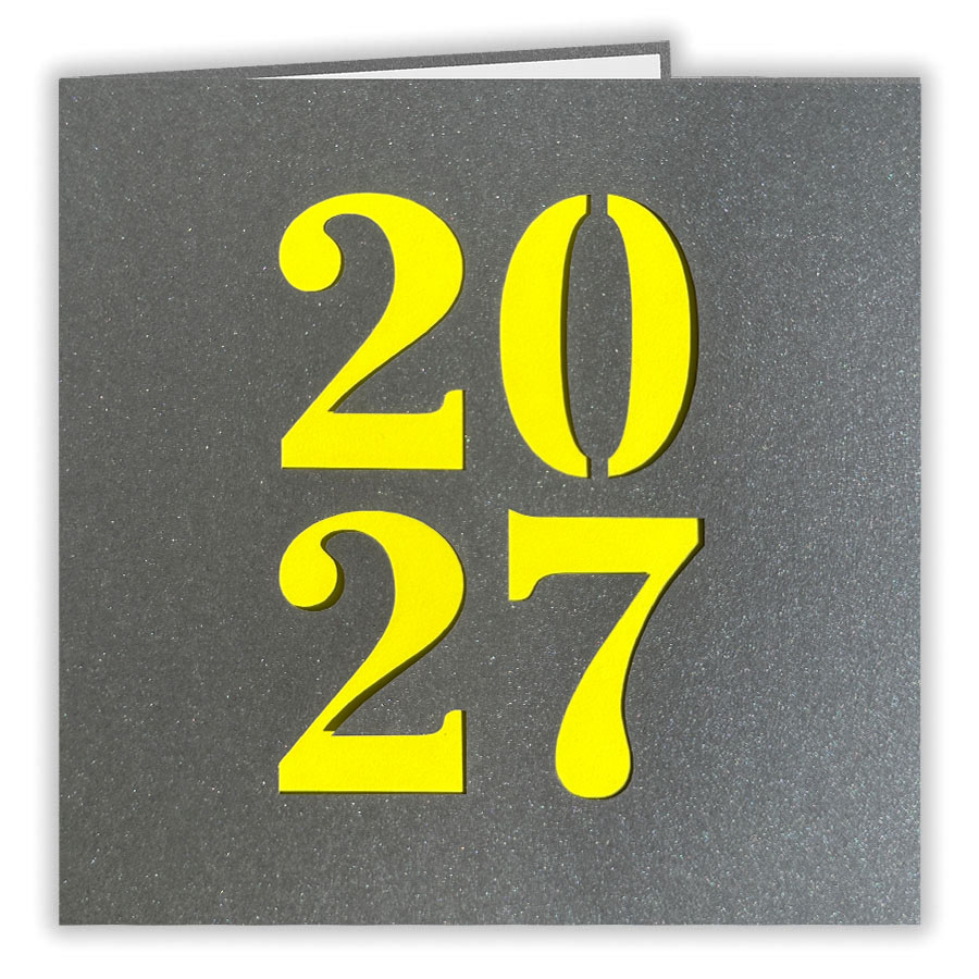 Graue Metallic-Neujahrskarte mit Laserstanzung 2027 und gelbem Einlegeblatt