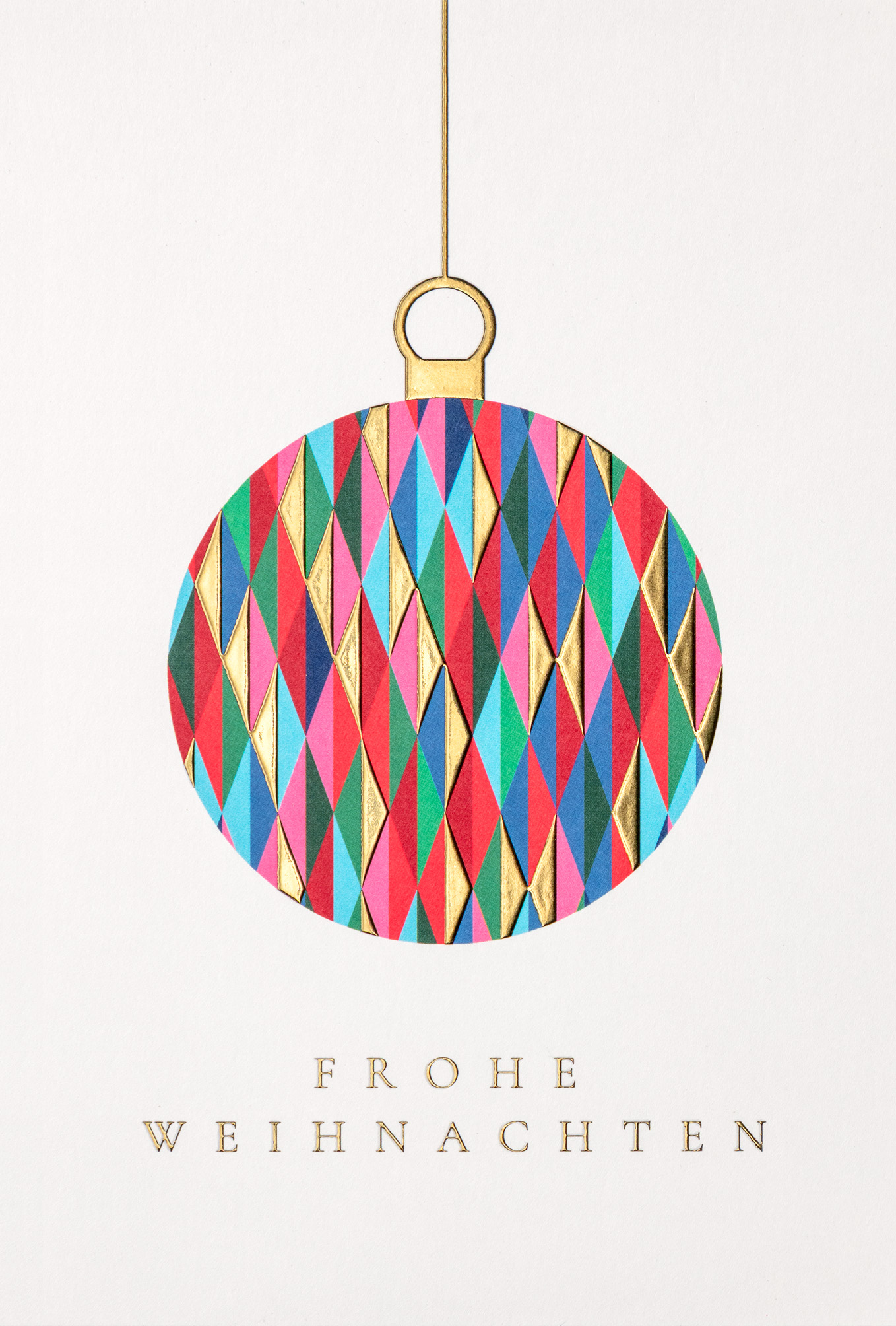 Moderne Weihnachtskarte "Design Kugel" mit Goldfolienprägung und hängender Weihnachtskugel mit bunten Rauten