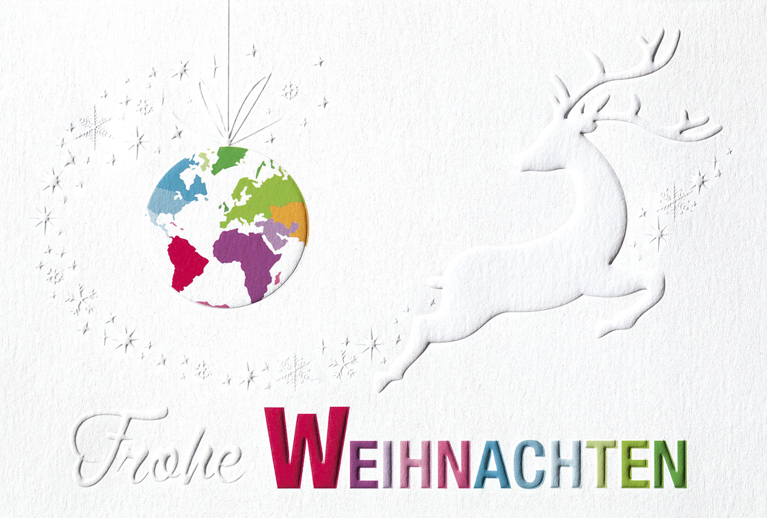 Weihnachtskarte weiß mit Rentier und Weltkarten-Weihnachtskugel