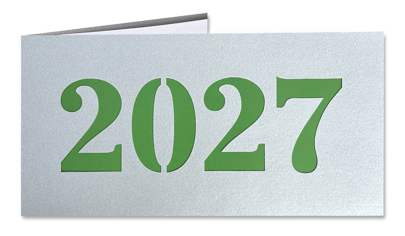 Silberne Neujahrskarte aus "Glamour" Metallic-Karton mit Laserstanzung 2027 und grünem Einlegeblatt