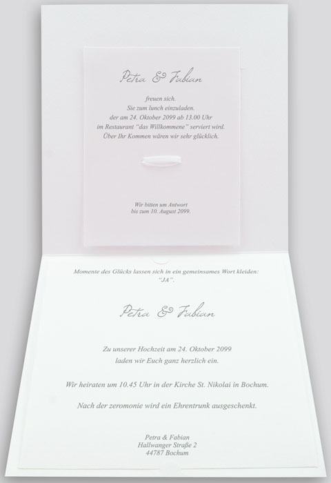 Hochzeitskarte hellcreme mit Herzstanzung und Bändchen weiß