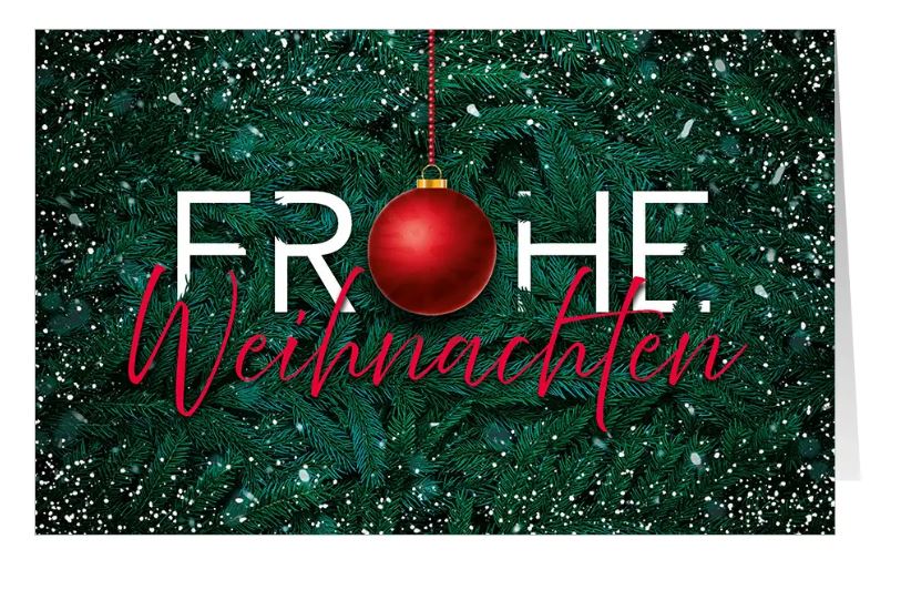 Festtagskarte "Tannengrün" mit Weihnachtsgruß und roter Baumkugel auf Tannenzweigen