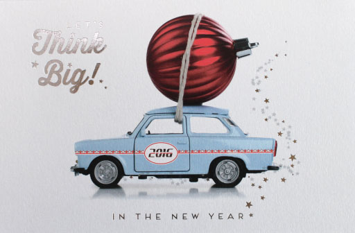 Neujahrskarte Think Big mit Auto und Weihnachtskugel 2016