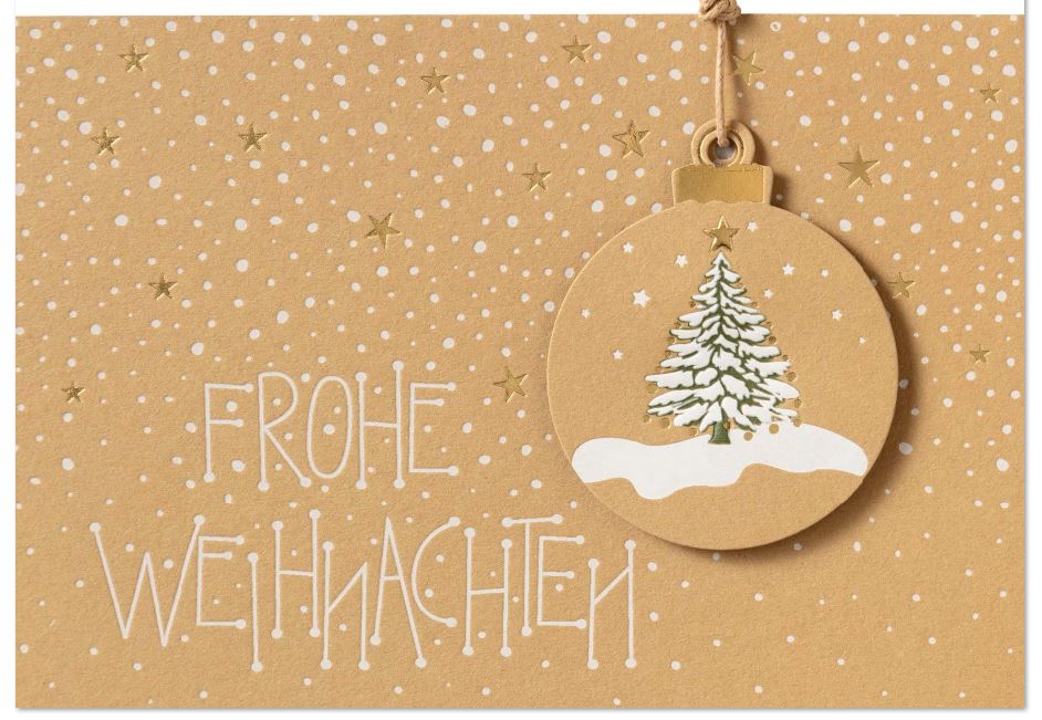 Rustikale Weihnachtskarte in naturbraun mit rundem Kordel-Anhänger sowie Gold- und Weißfolienprägung